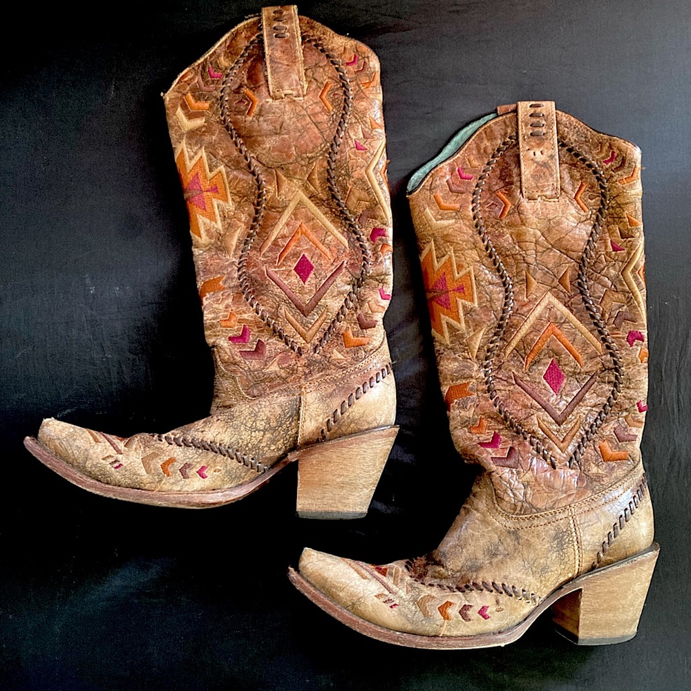 Tall Snip Toe Embroidered Corral Boots 5.5